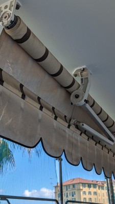 voici la photo de la toile du store banne